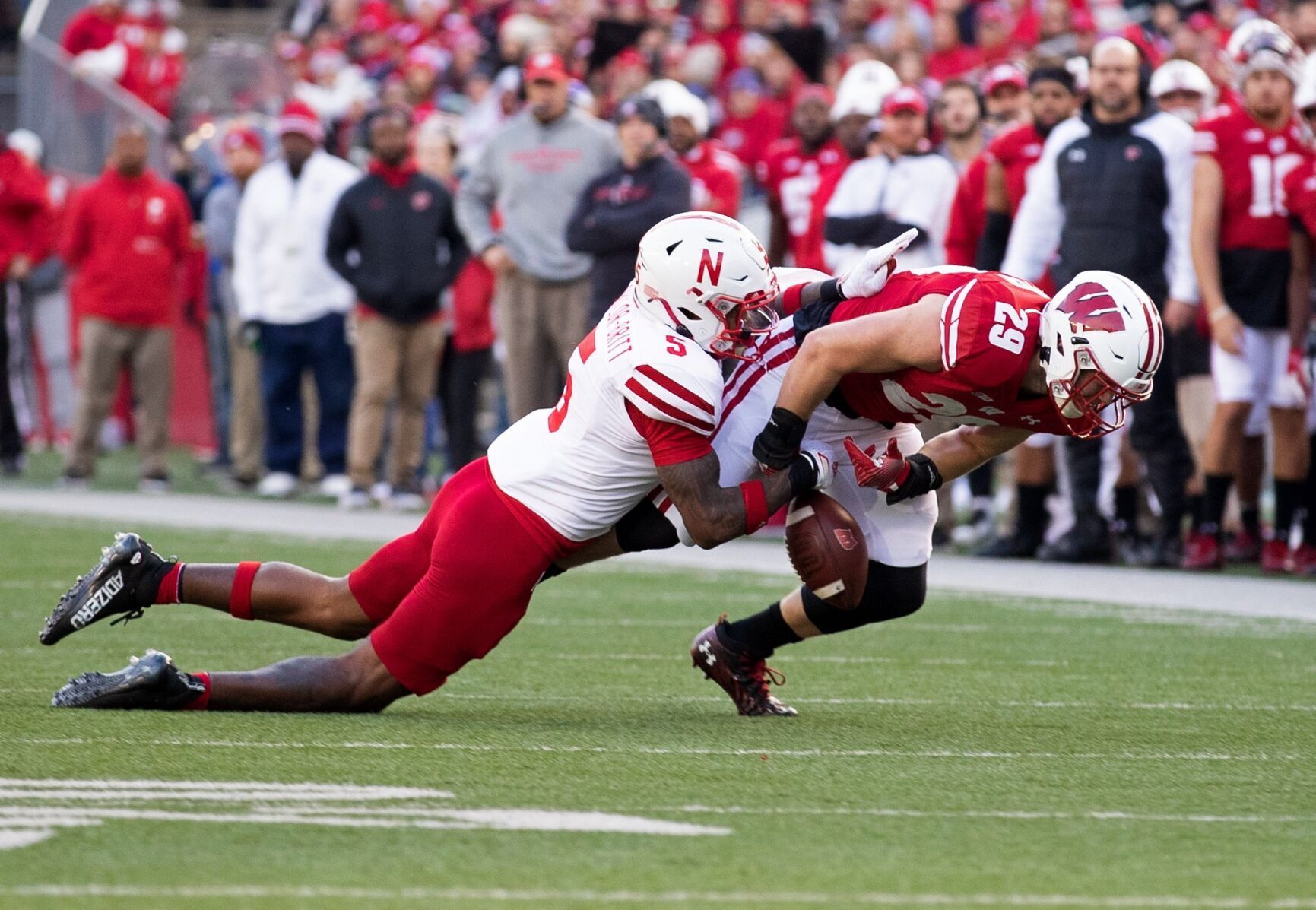 112122-owh-spo-nebraskawisconsin-em21